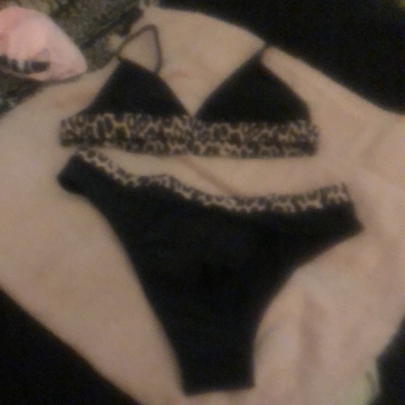 2 Bikinis. - Picture 3 of 4